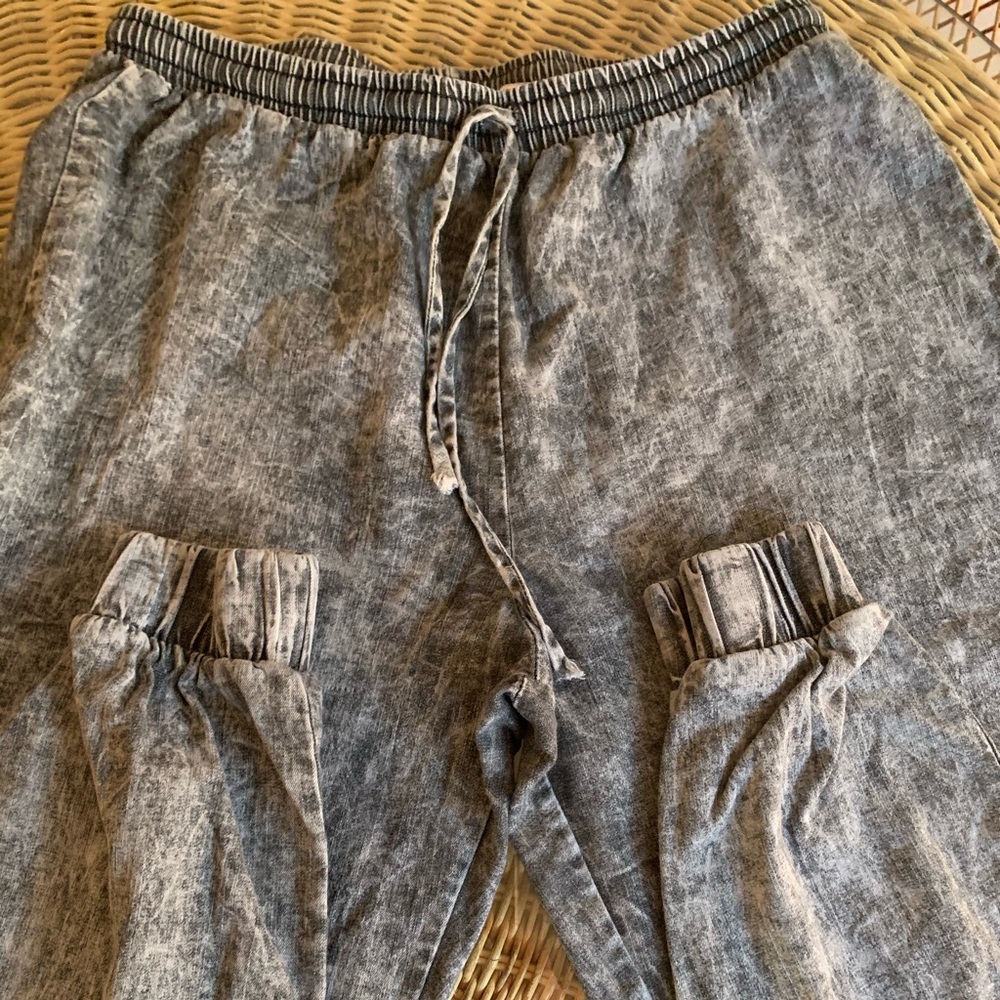 Acid wash cuffed high waisted jeans